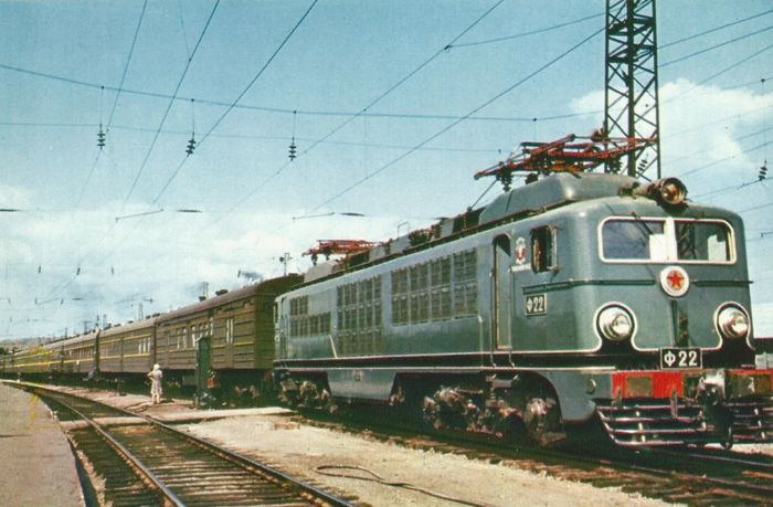 Series F electric locomotive with passenger train, Soviet timens