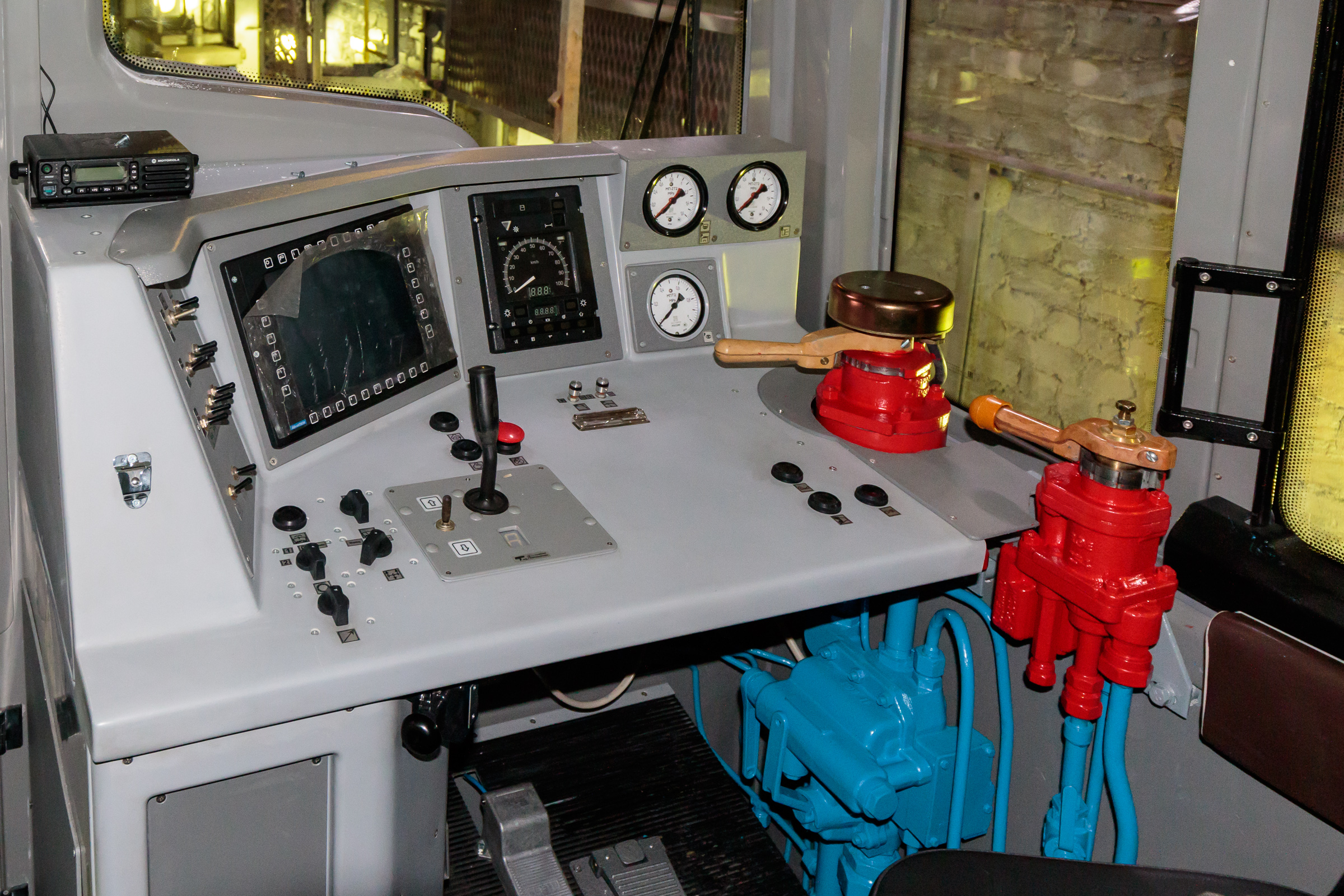 The control panel of TGM8A shunter