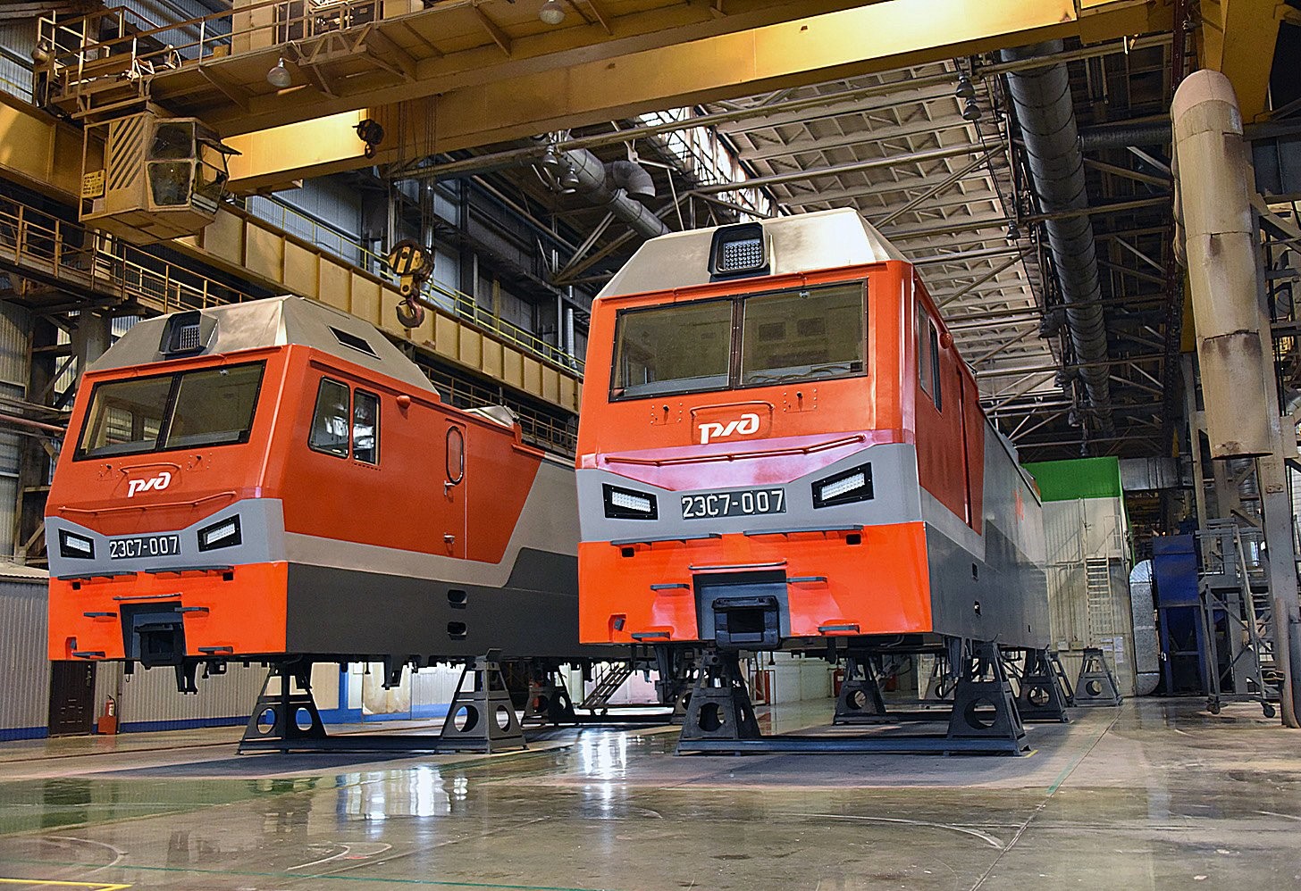 2ES7 electric locomotives production at the Ural Locomotives plant