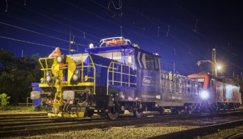 CRRC’s hybrid shunter locomotive arrives in Hungary