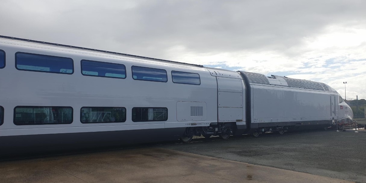 Avelia Horizon: a coupler from the head and passenger double deck cars