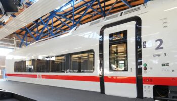 New locomotive-hauled passenger coaches unveiled in Europe