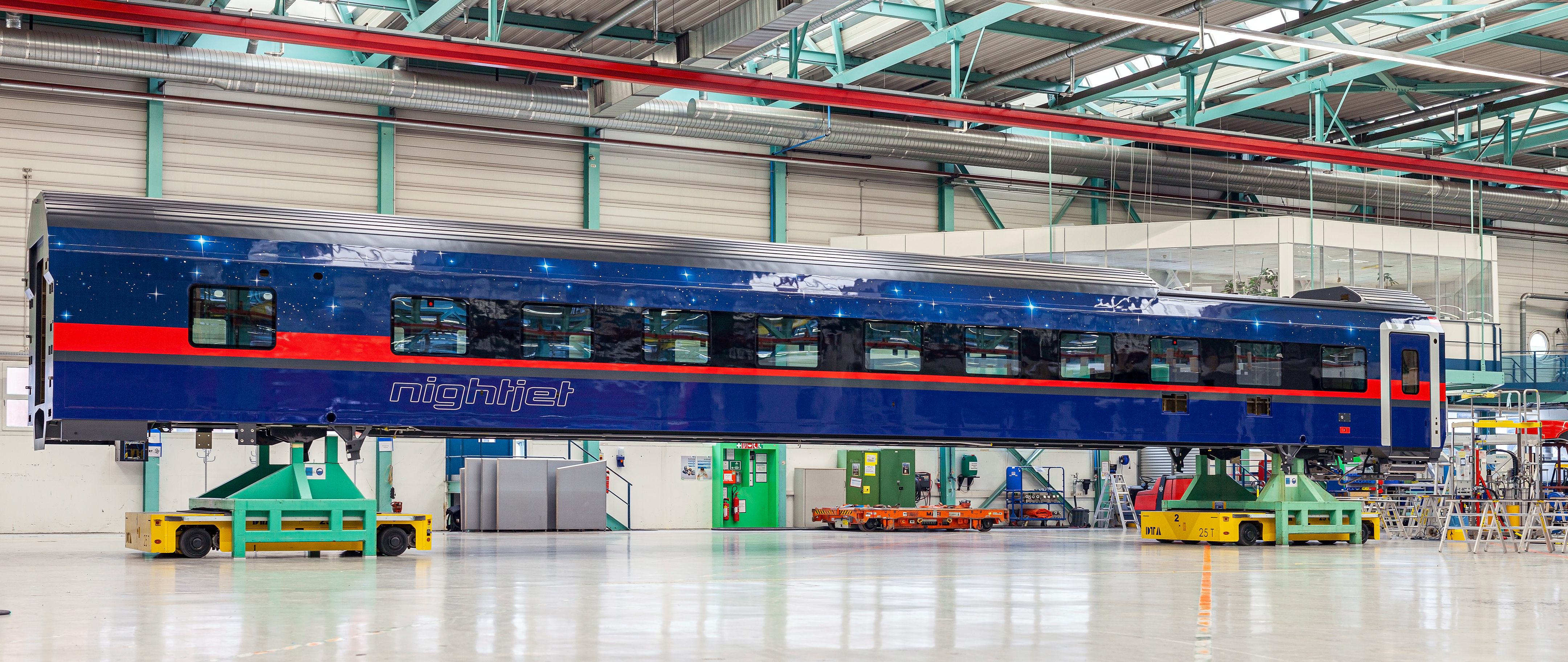 The Viaggio locomotive-hauled coach by Siemens Mobility at its production site in Vienna