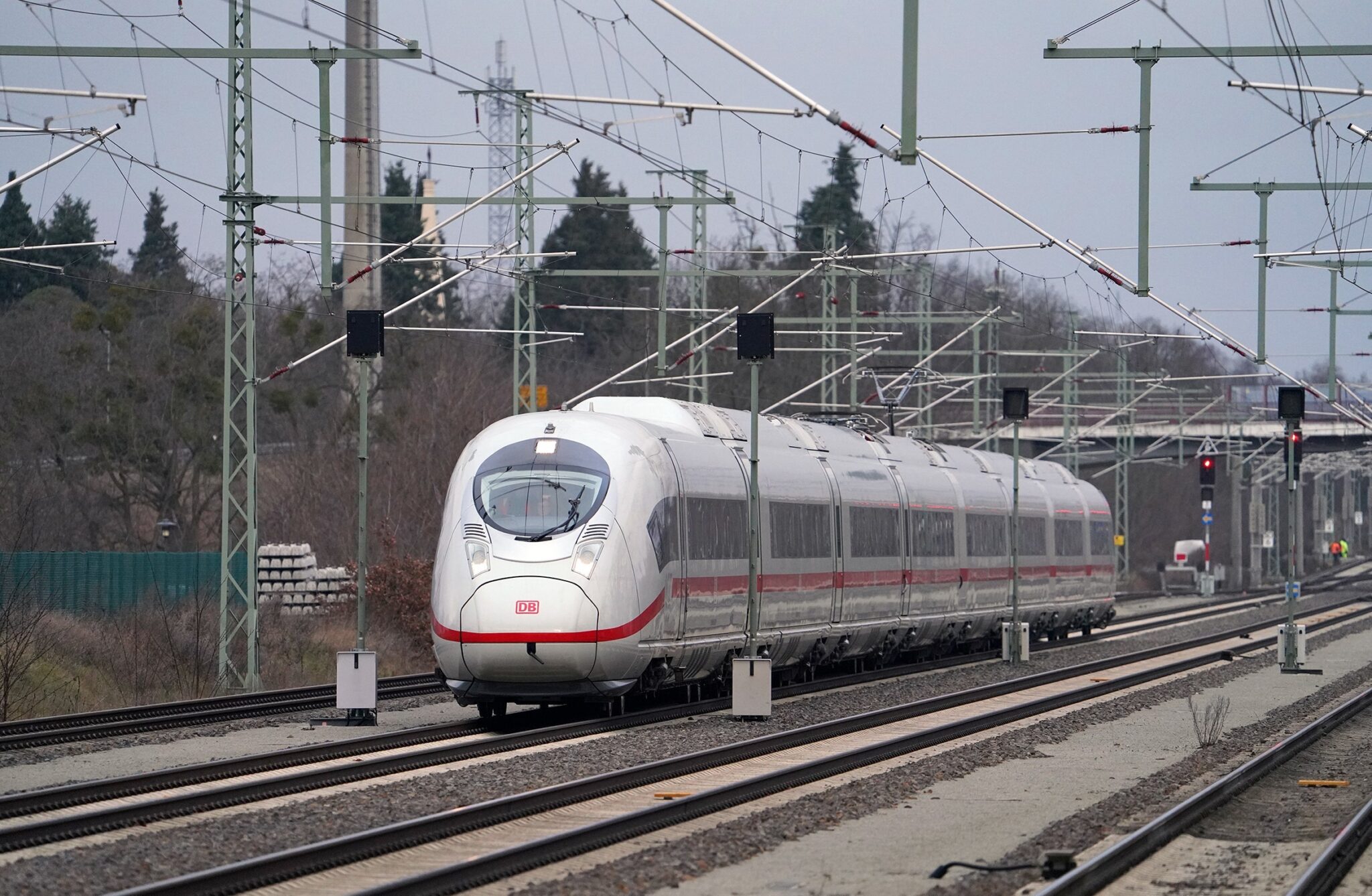 The first Velaro MS (ICE 3neo) high-speed train by Siemens Mobility on trials