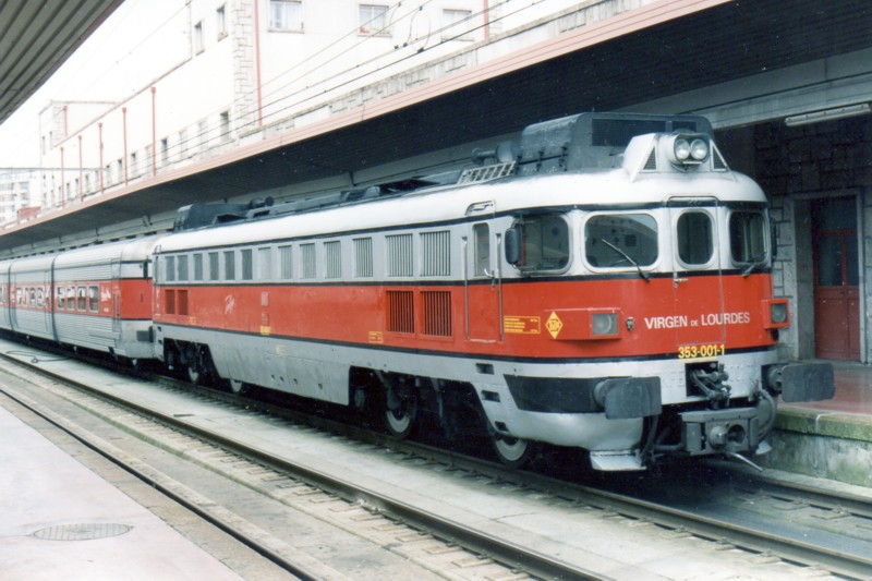 Talgo cars with a T3000 locomotive, 2000