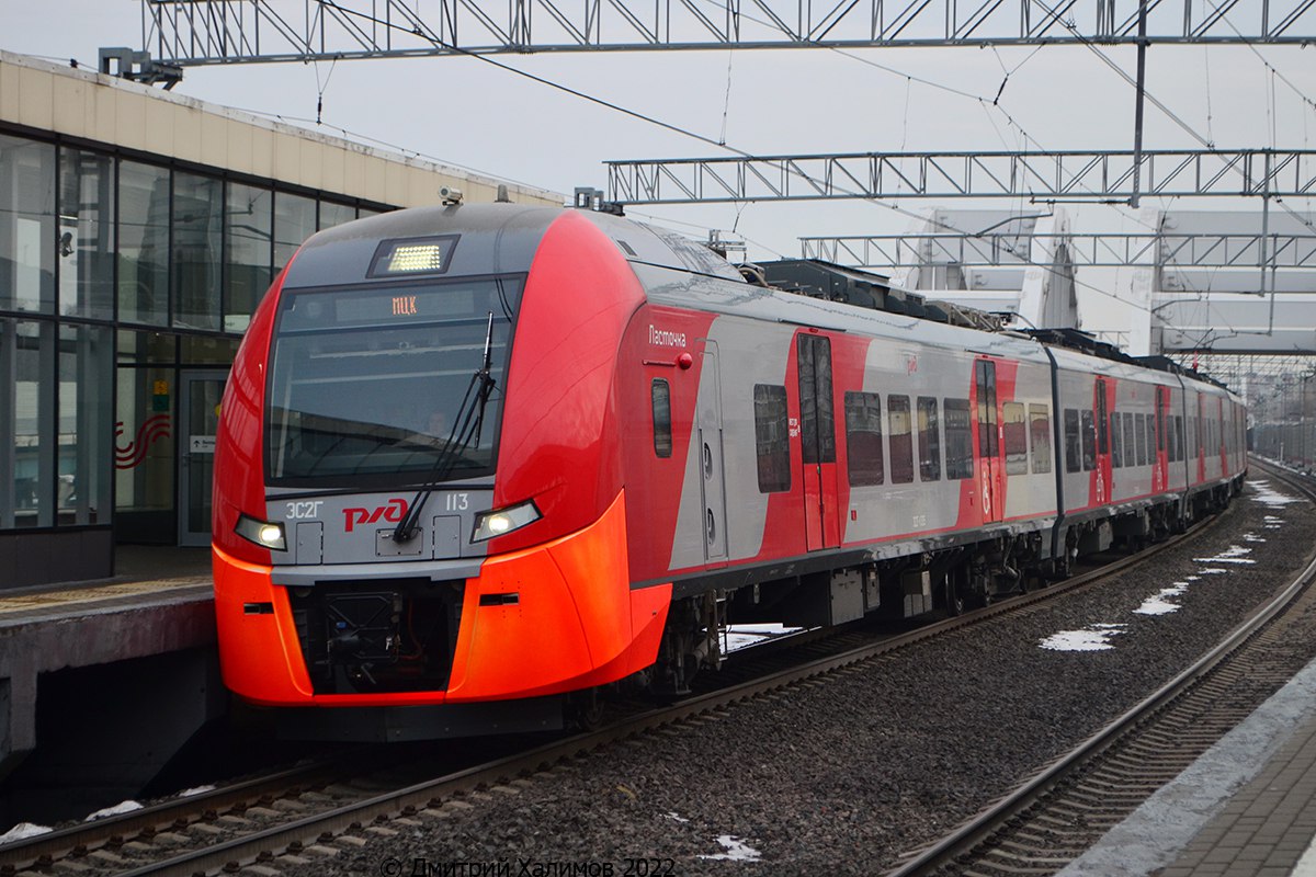 ES2G-113 Lastochka EMU during operation on Moscow Central Circle