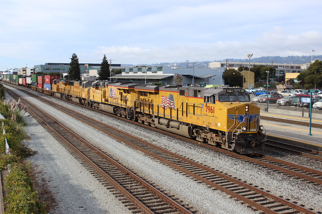 Union Pacific’s ES44AC and SD70M diesel locomotives in California