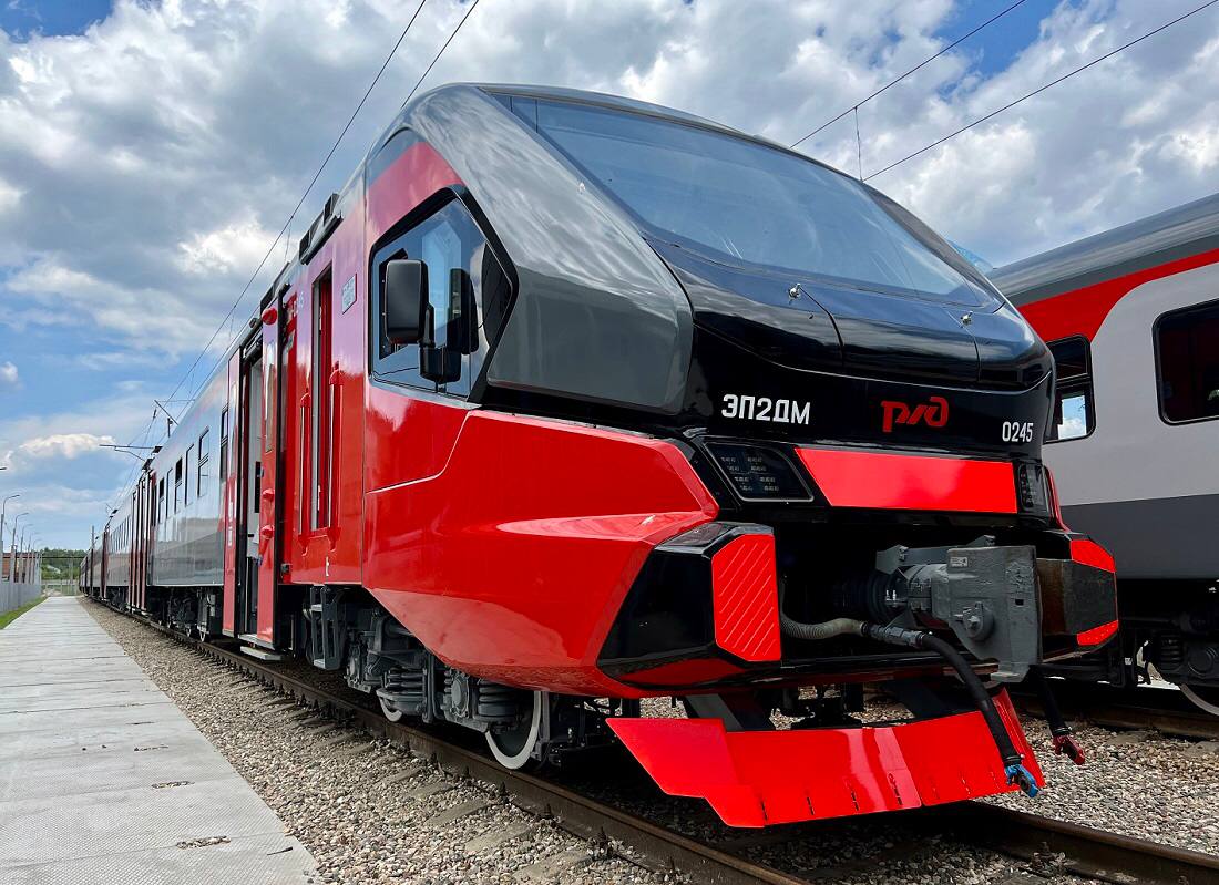 EP2DM electric train in Russian Railways livery