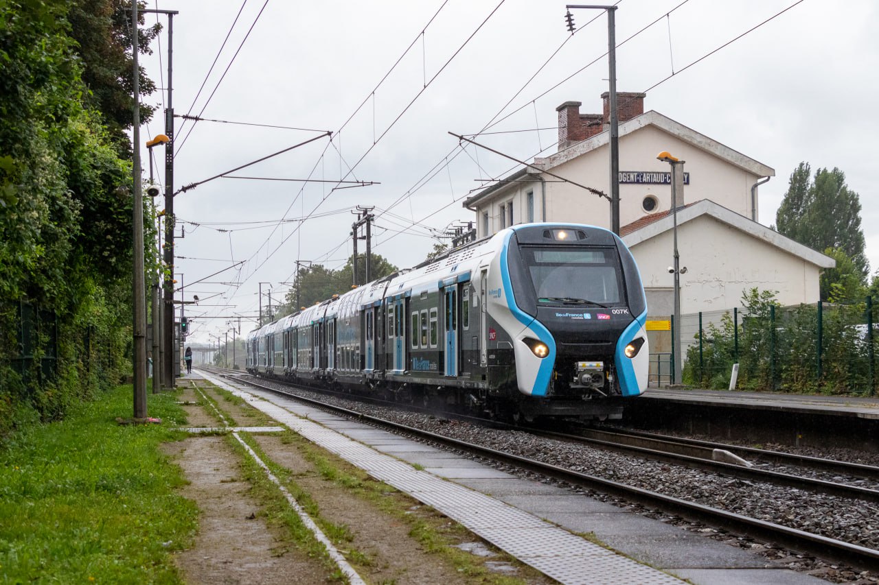 The first in France X'Trapolis Cityduplex dual-voltage EMU by Alstom
