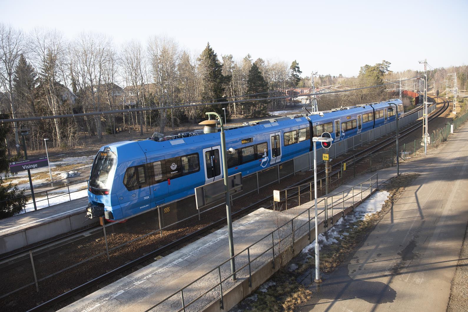 X15r narrow gauge EMU by Stadler at Visinge station