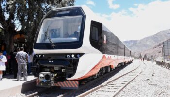 CRRC battery tram-train’s first travel with passengers in Argentina