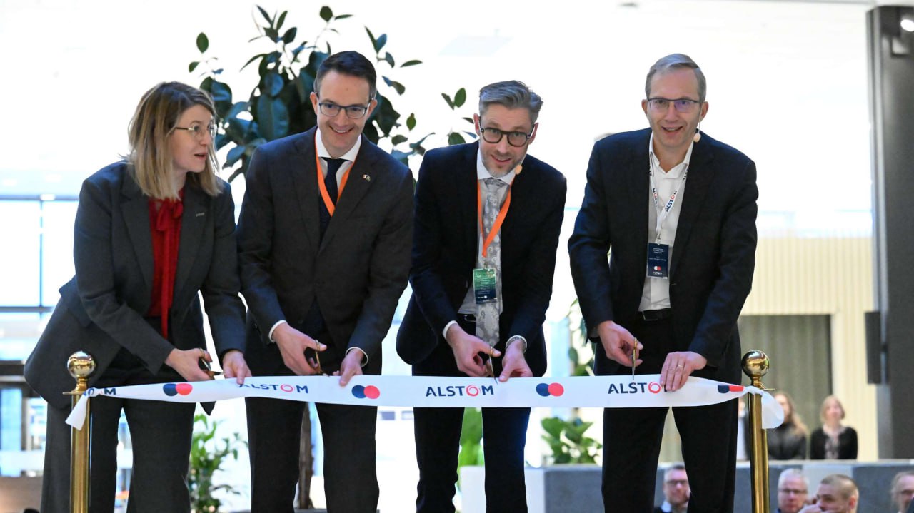 The inauguration ceremony at the centre in Västerås. Left to right: Maria Signal Martebo, Managing Director Alstom Sweden, Rob Whyte, Managing Director Alstom Scandinavia, Daniel Westlen, State Secretary to the Swedish Ministry of Climate and Enterprise, Henri Poupart-Lafarge, President at Alstom