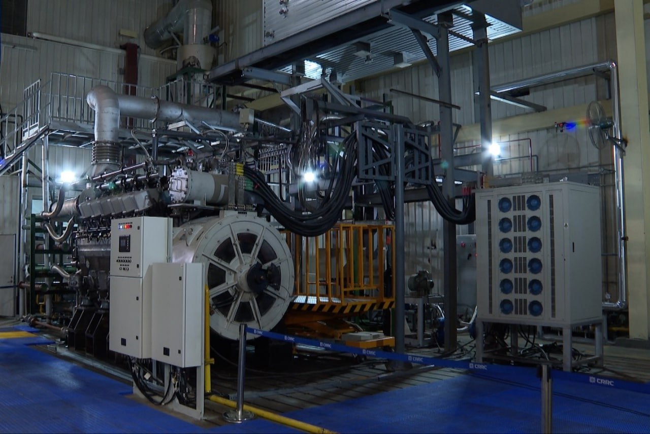 The dual-fuel 12-cylinder 12V240H-DFA engine by CRRC at the Dalian plant