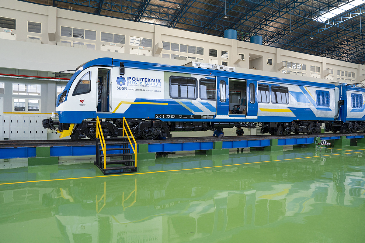 The hybrid lab train of the Madiun State Polytechnic university