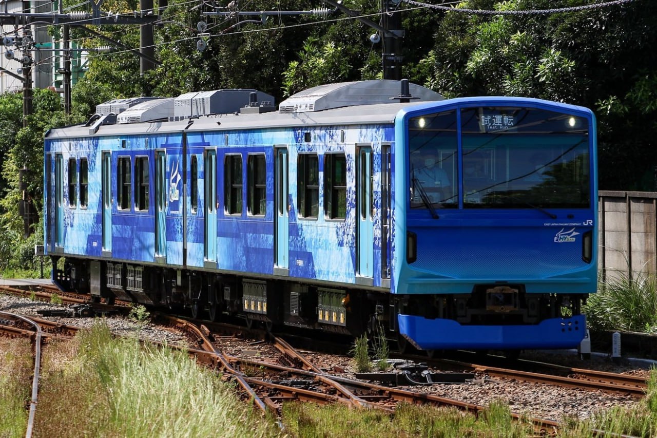 The prototype of a two-car hydrogen electric Hybari train