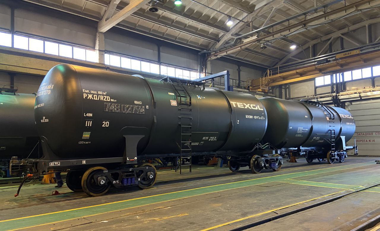 The 15-629 articulated tank car by UWC for Texol