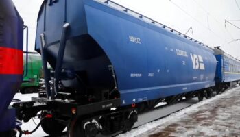 Ukrainian Railway produces a grain hopper wagon for the 1,435 mm gauge
