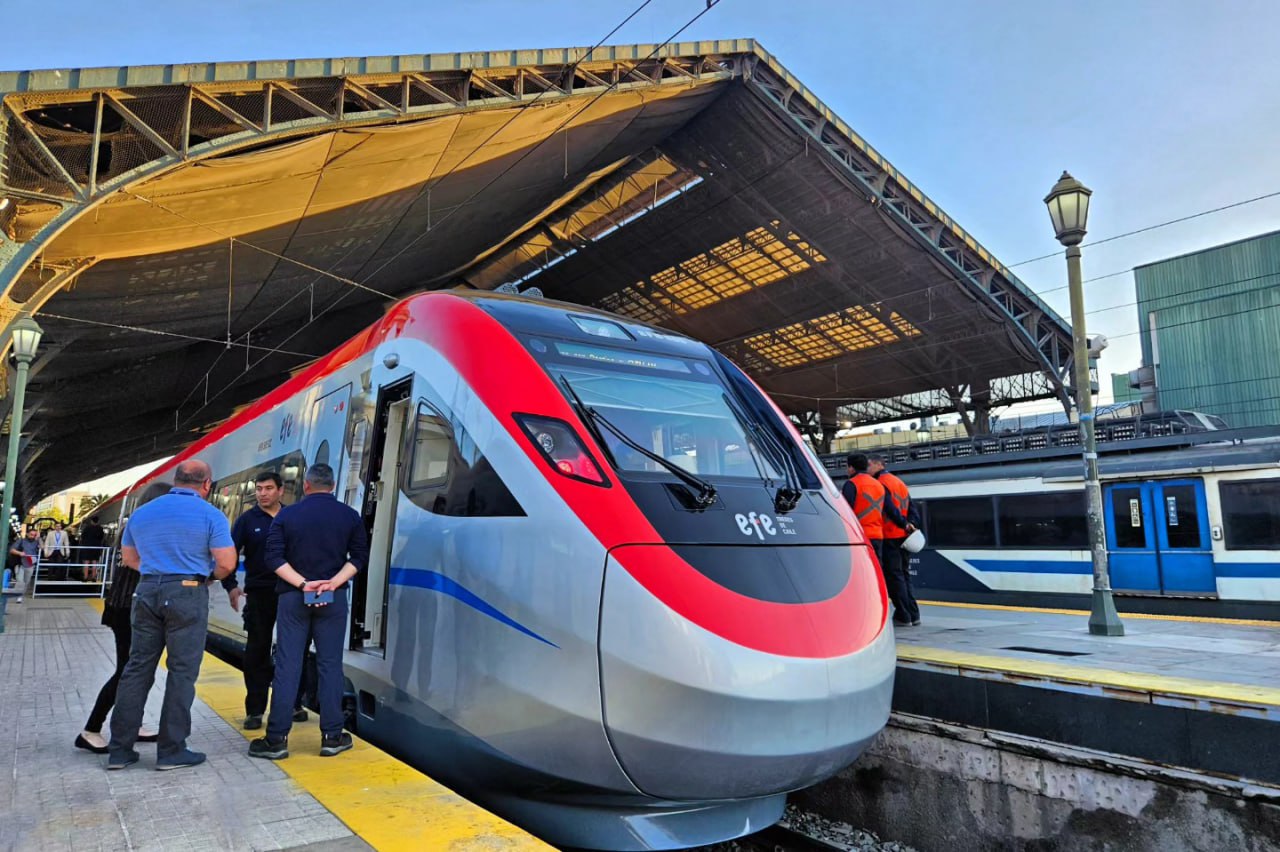 CRRC's hybrid train for EFE at the Central Station in Santiago