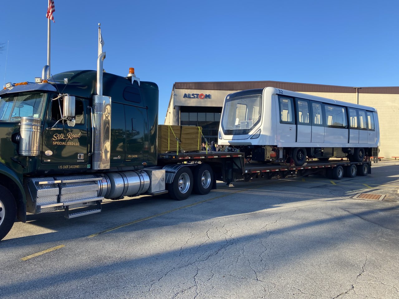 Transporting of the Alstom rail car to Denver
