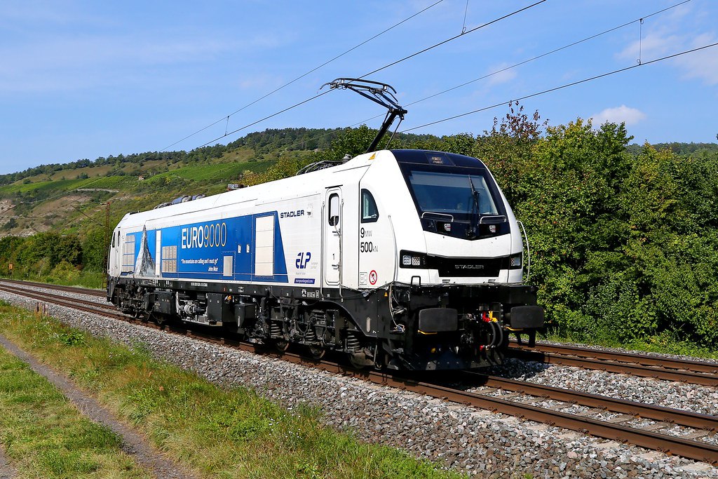 The hybrid Stadler EURO9000 locomotive for ELP