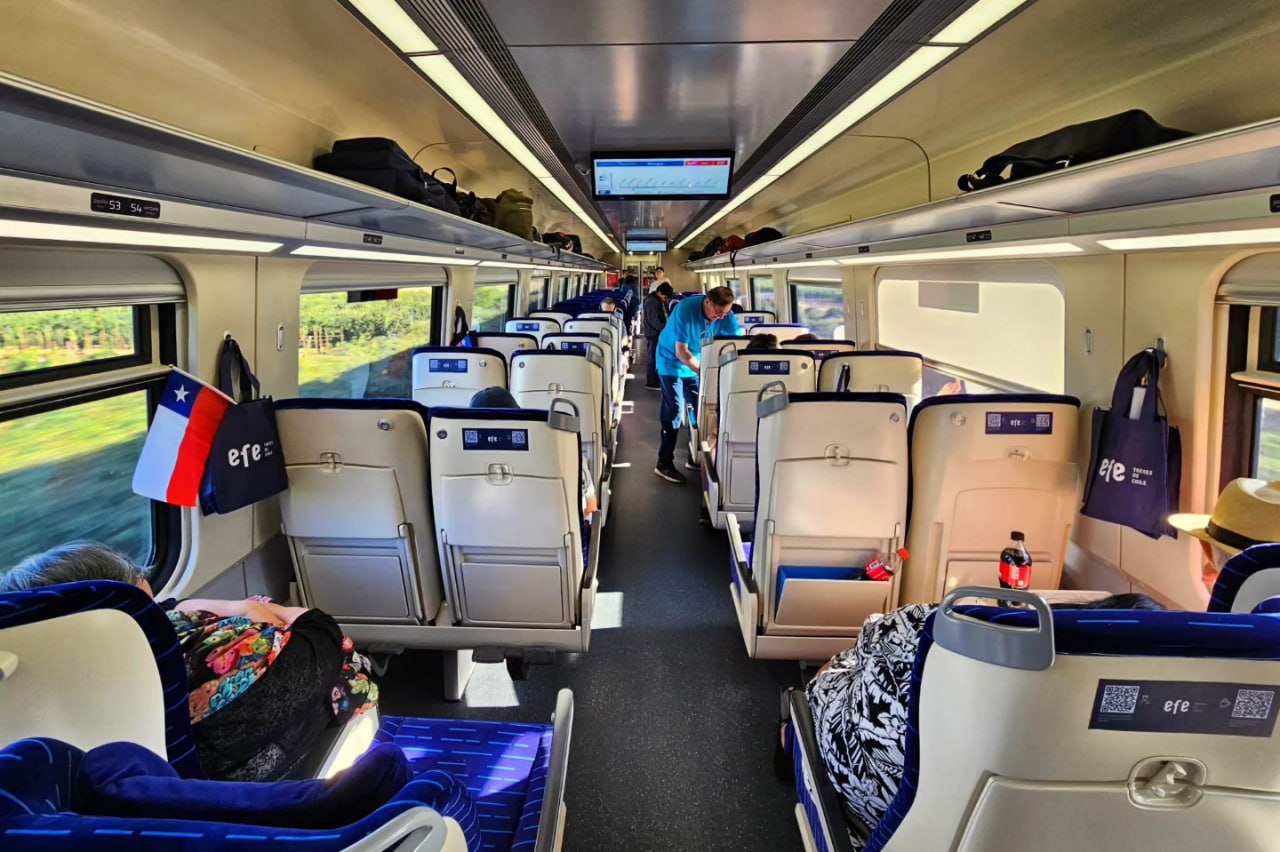 Inside the CRRC hybrid train for EFE