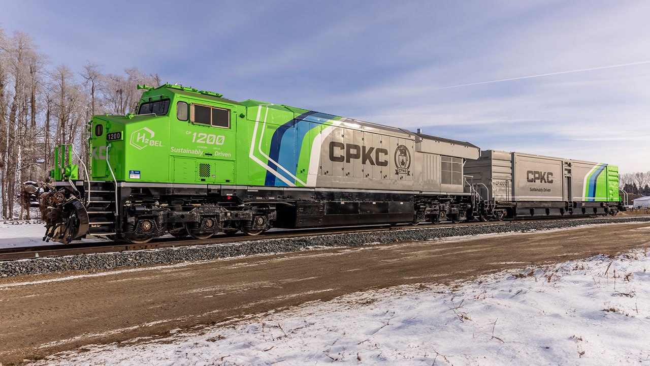 The CPKC hydrogen locomotive coupled to a tender