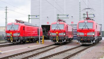 Siemens Mobility and Deutsche Bahn unveil hybrid Vectron Dual Mode Light locos