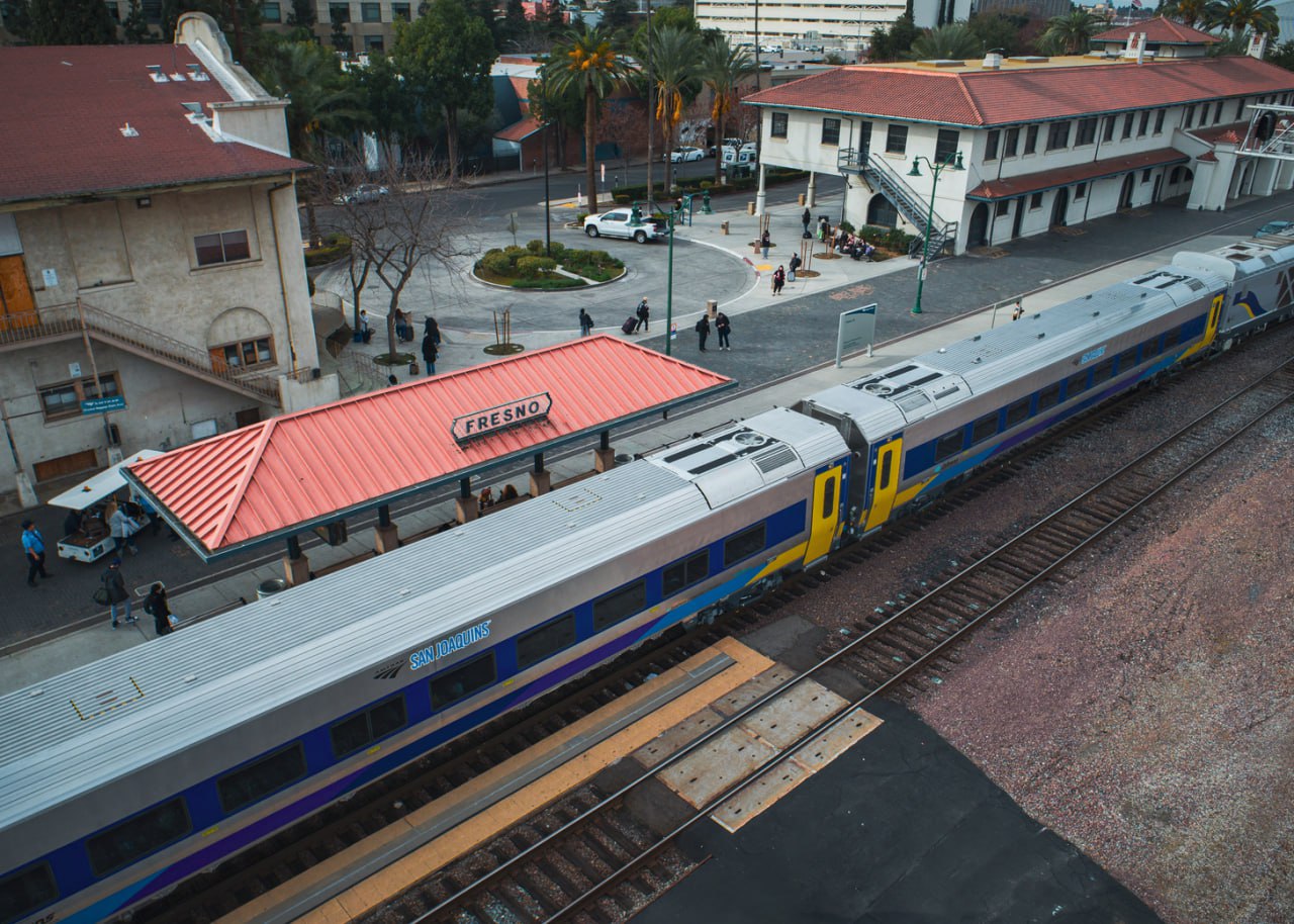 The first push-pull Siemens Venture train in California at the Fresno station