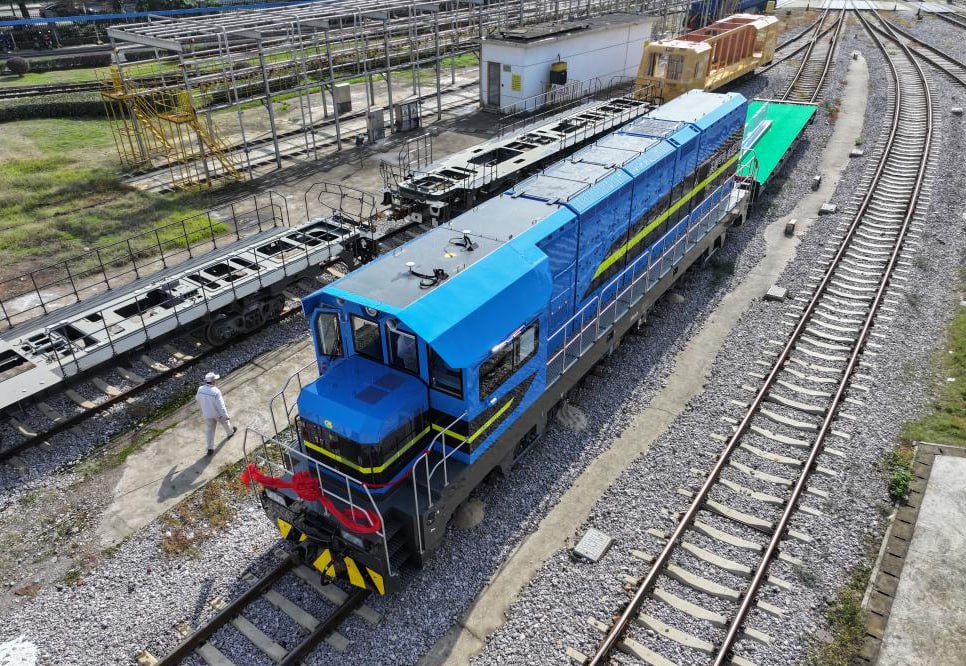 Presentation of the XNY battery locomotive at the CRRC plant in Zhuzhou