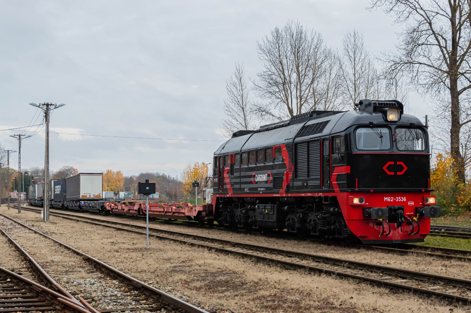 The overhauled M62 mainline locomotive in Cargounit's livery in Poland