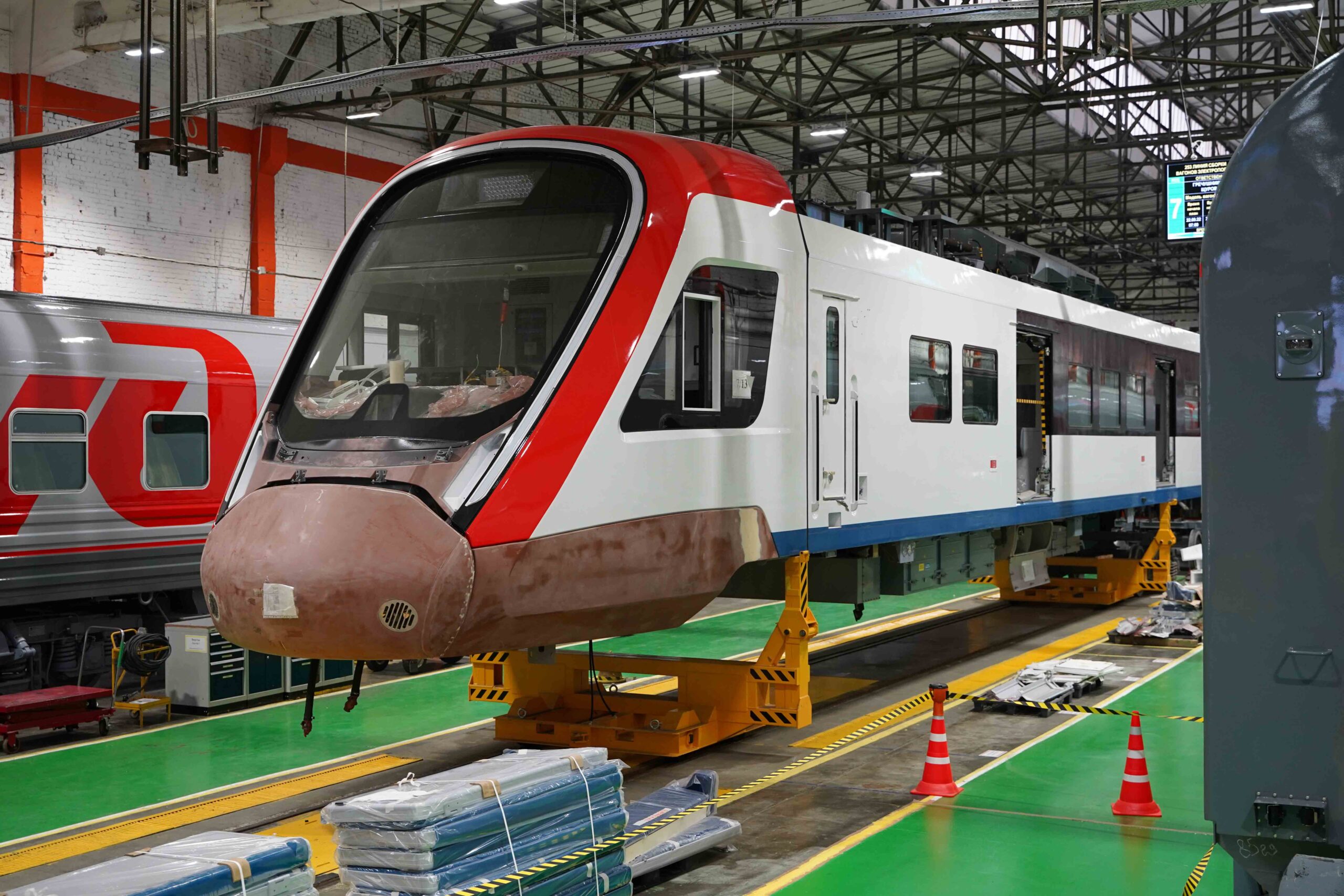 Production of the EGE2Tv Ivolga EMU at TMH's site in Tver