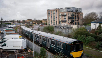 GWR to start operating battery Class 230 train