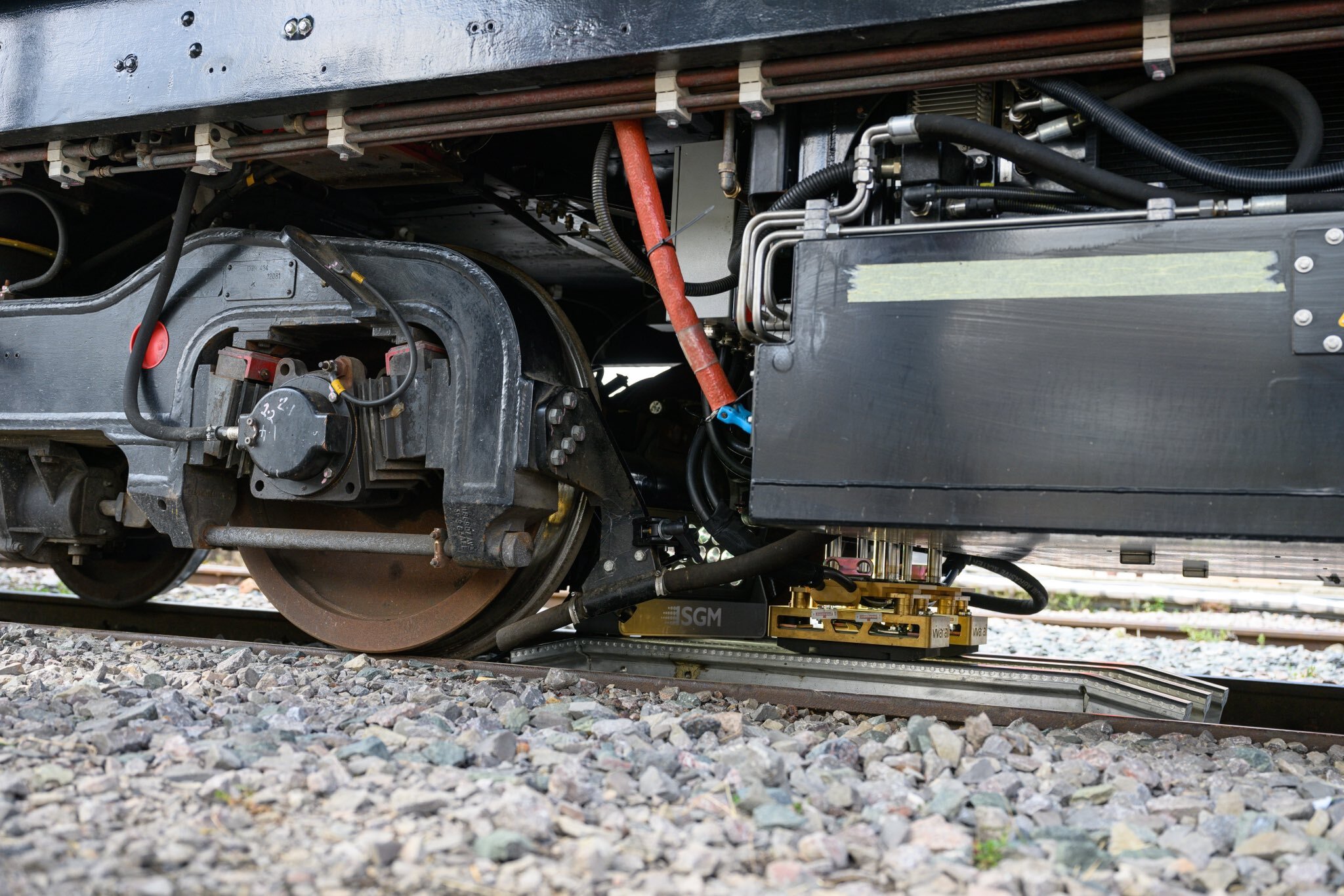Fast charging from a conductor rail