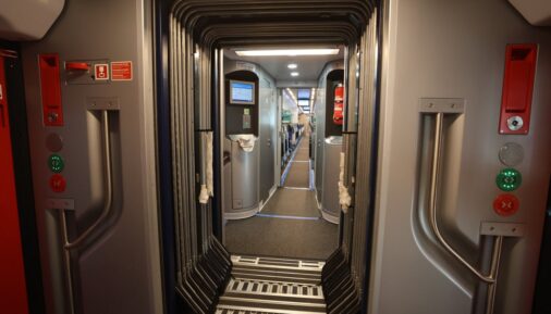 Intercar gangway in the ComfortJet from Siemens Mobility and Škoda Group