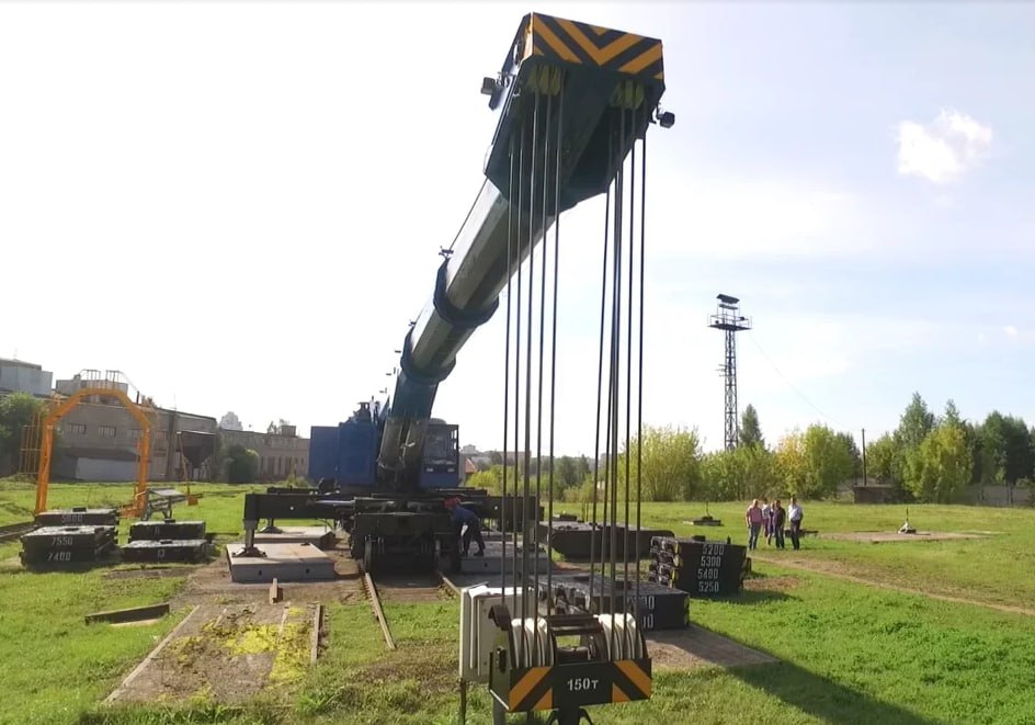 The KZh-1473 crane by First May Kirov Machine Plant