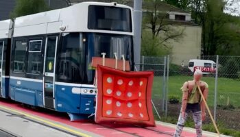 Alstom tests first tram airbags in Zürich